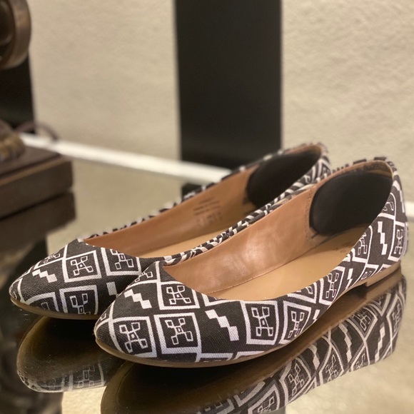 Black & White Geometric Tribal Print Ballet Flats - Picture 2 of 9